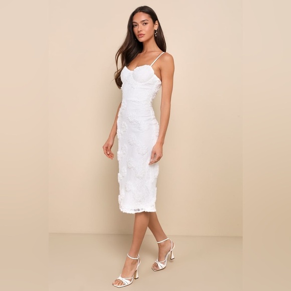 Size M - Lulus Sultry Romantic White‎ Lace Textured Bustier Bodycon Midi Dress - Picture 4 of 6